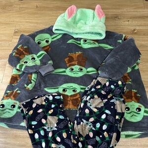 Star Wars Baby Yoda Grogu Mandalorian Sherpa Lined Over-Sized Hoodie & Sweats S